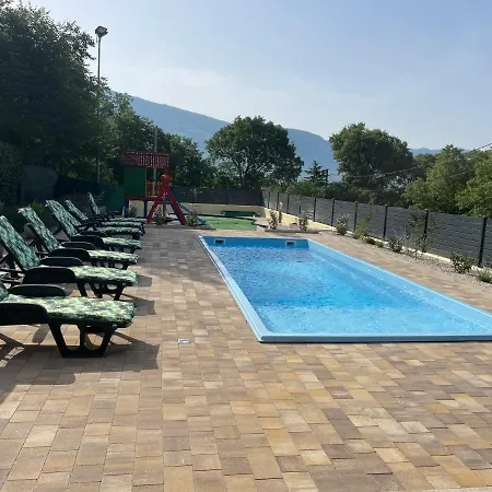 In With Swimming Pool